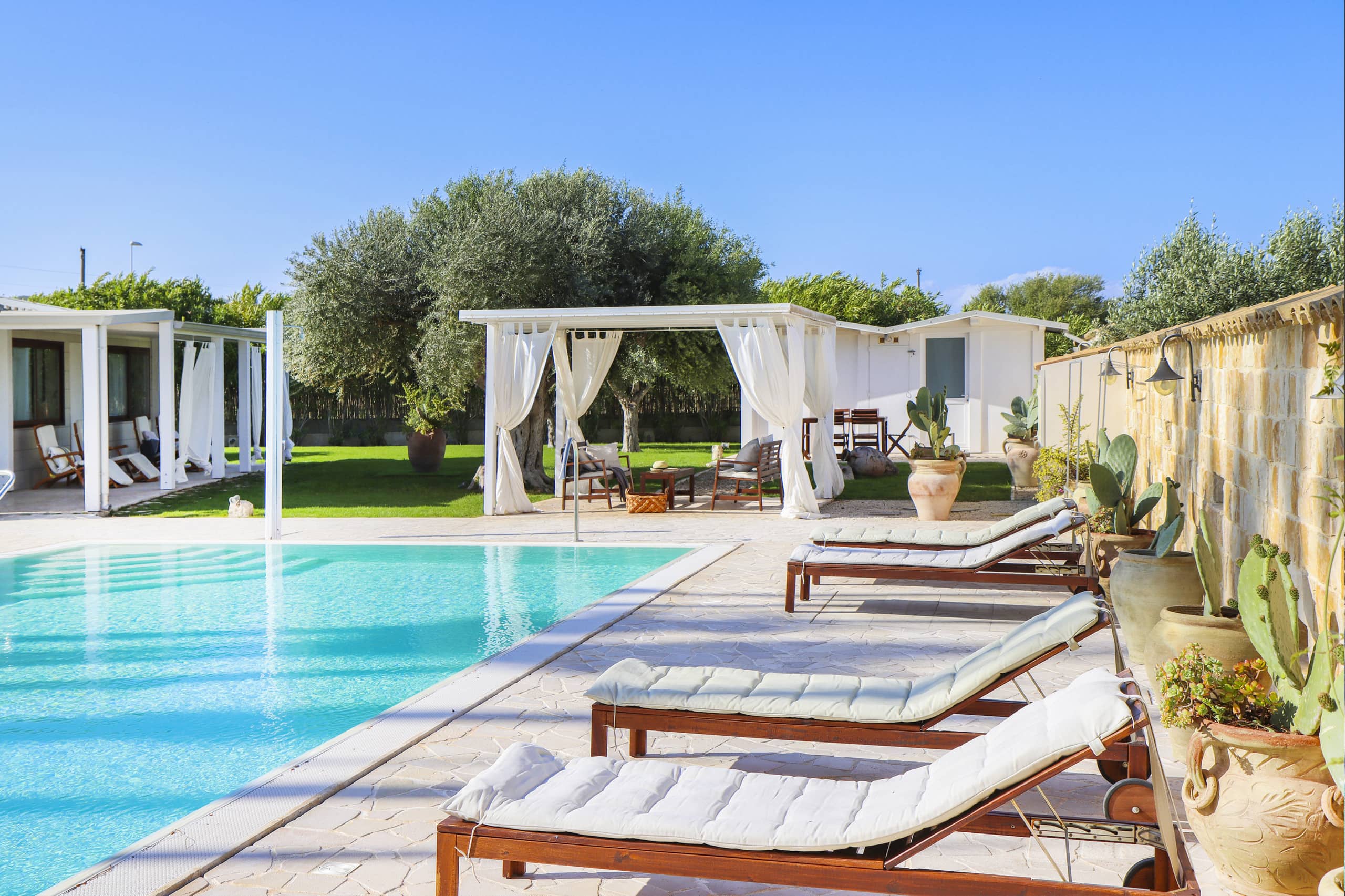 villa in sicilia sul mare e con piscina